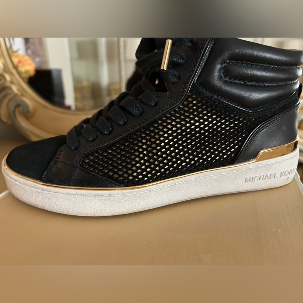 Michael Kors size 8 Phoebe